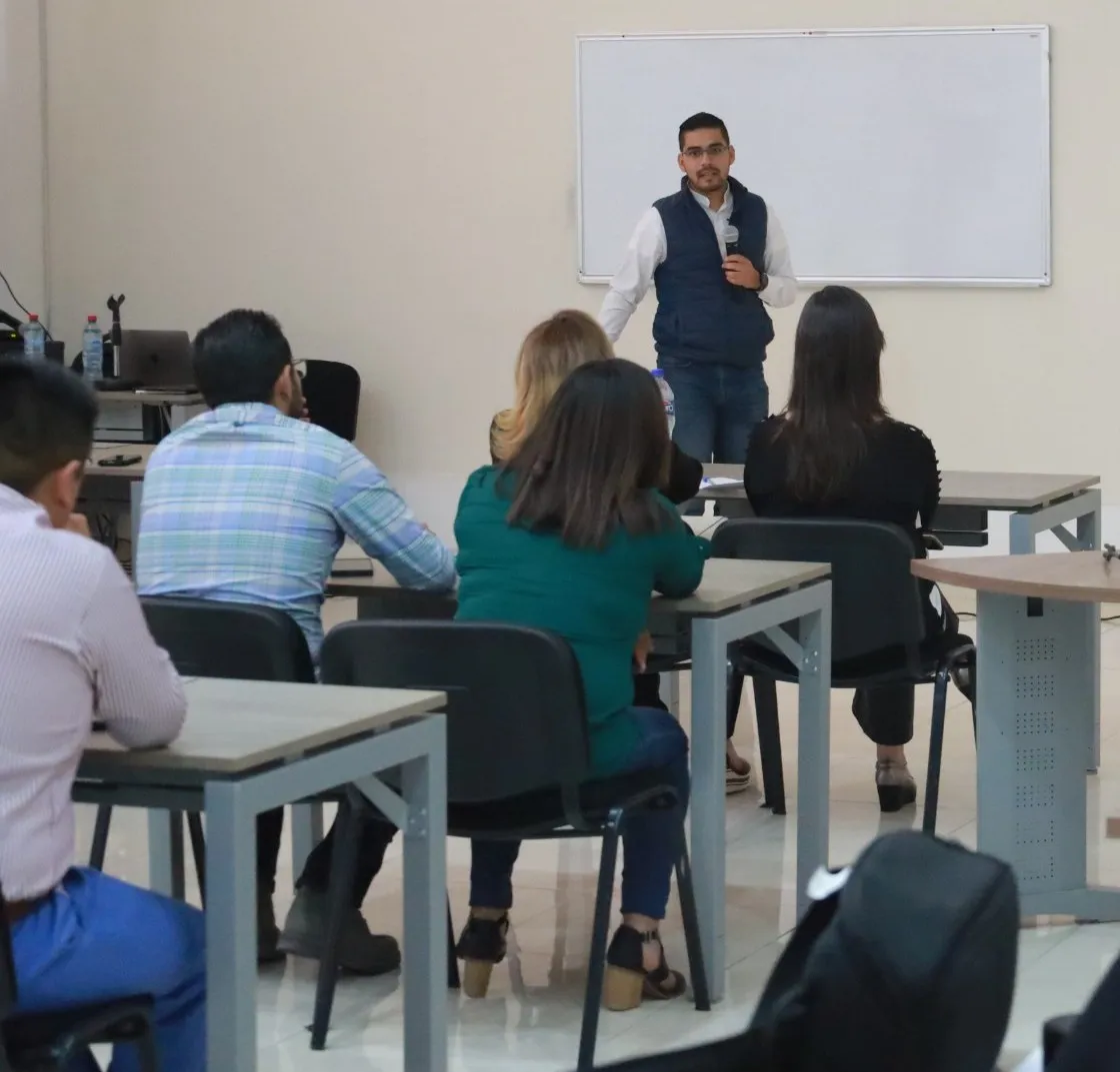 Clase presencial sobre marketing inmobiliario